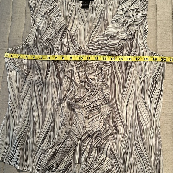 The Limited 100% silk blouse, sleeveless size large - Picture 4 of 11